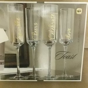 4 champagne flutes NWT